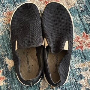 Feel Grounds barefoot black slip on sneakers - size 41 
Fit is big